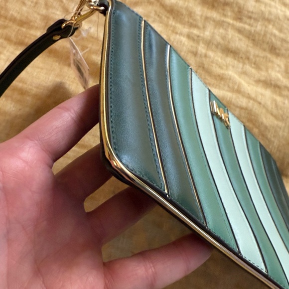 Michael Kors clutch - Picture 10 of 16